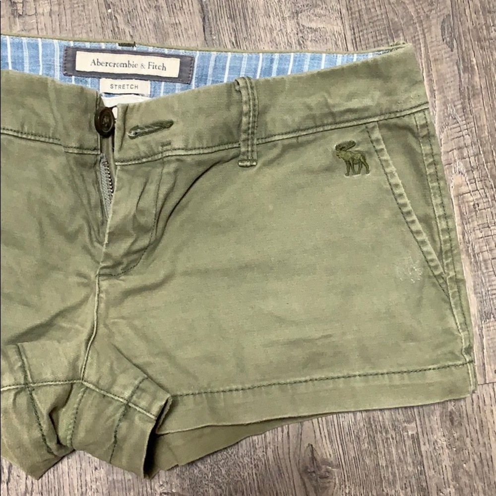 Abercrombie & Fitch olive green shorts